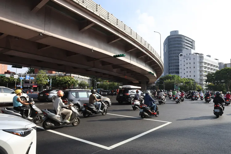 公館圓環拆除後改為正交路口。北市府提供