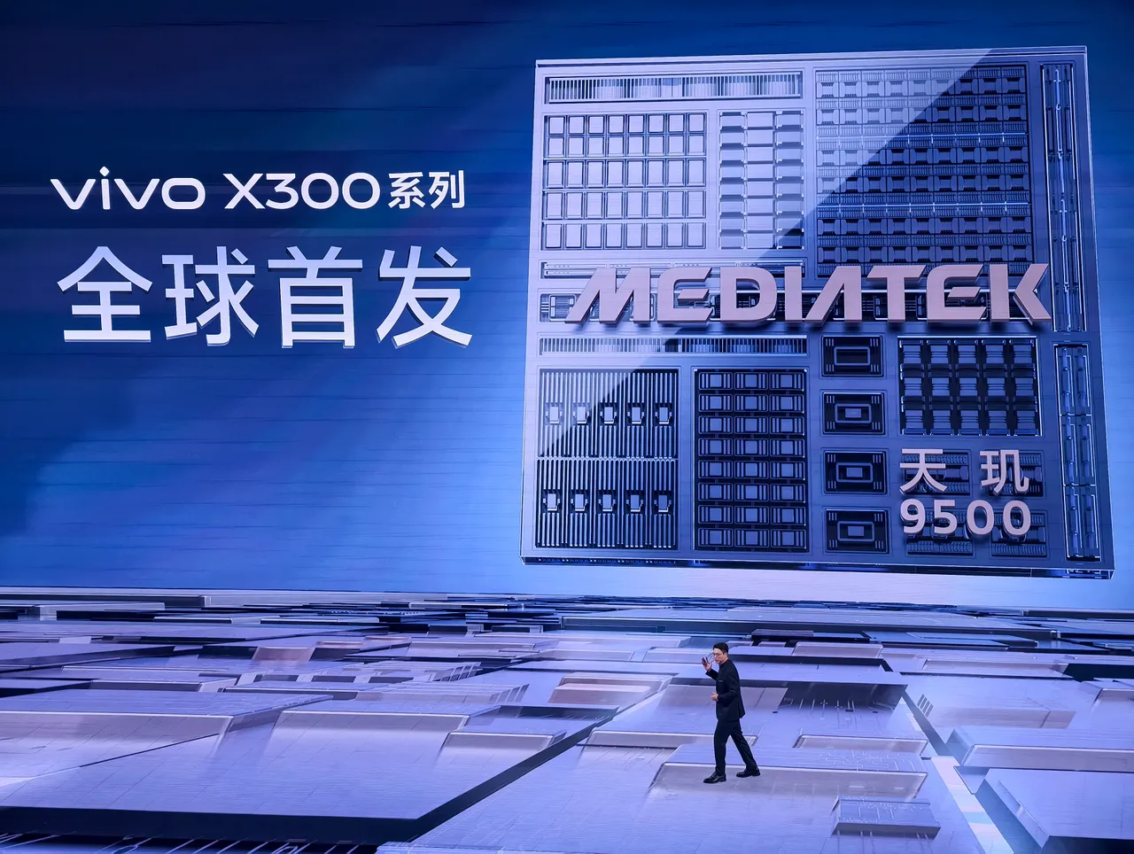 vivo X300系列抢先搭载天玑9500,腾让效能、影像、AI一次升级到位。