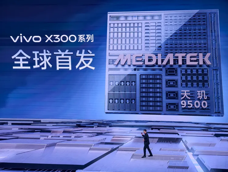 vivo X300系列搶先搭載天璣9500，騰讓效能、影像、AI一次升級到位。