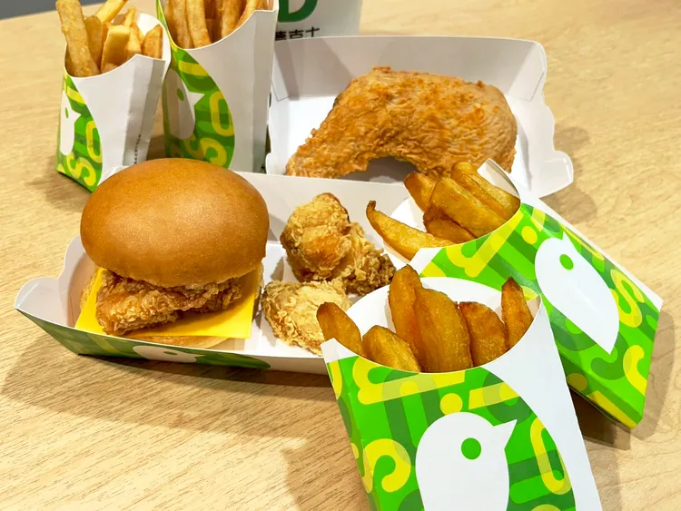 加入會員即可獲得招牌咔滋手槍腿5折券、雞塊免費券，另可享香酥脆雞堡、金黃地瓜薯霸（大）、鮮萃檸檬綠茶買1送1優惠。德克士提供