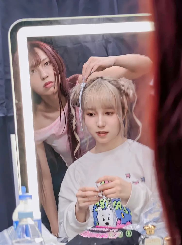 林易沄（左）飛港幫劉曉晴擔任「貼身造型師」。好言娛樂提供