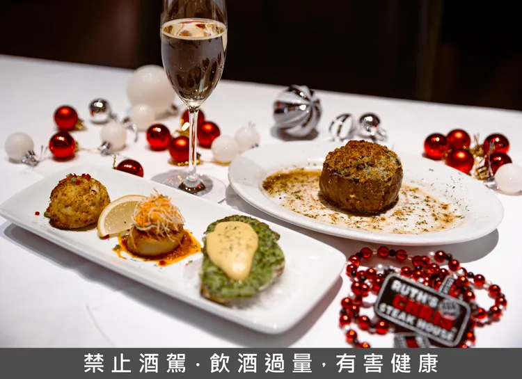 茹絲葵推出60週年紀念套餐，經典前菜組合海鮮三重奏搭配美國菲力牛排佐香酥松露，展現紐奧良美食風味。茹絲葵提供