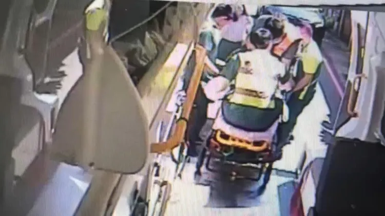 送醫。新竹縣消防局提供