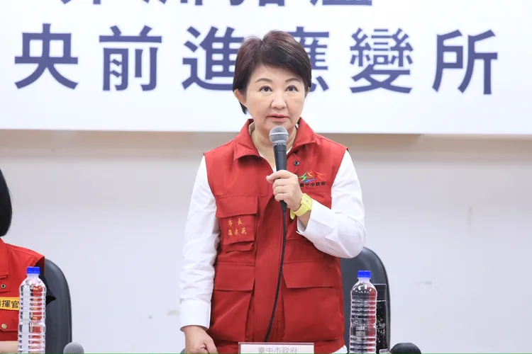 养猪场未上传厨余蒸煮纪录无罚则,台中市长卢秀燕表示,已请立法委员提出修法。民众提供