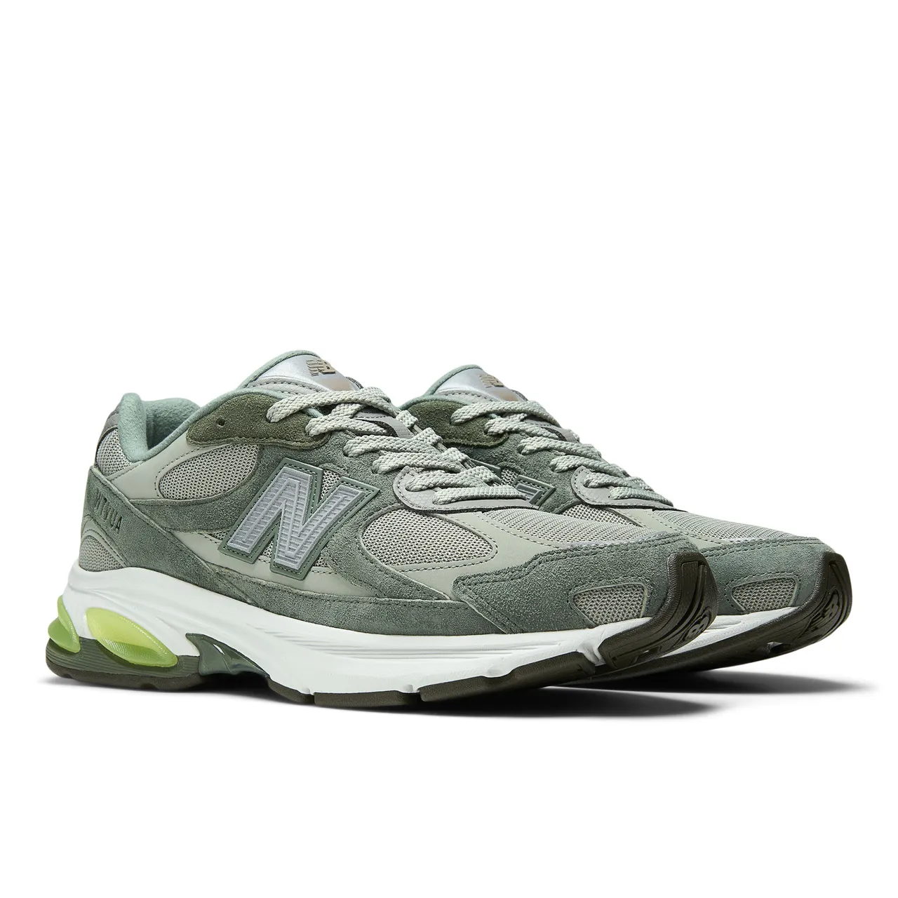 New Balance 2010 × WTAPS®联名鞋,6280元。品牌提供