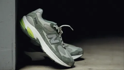 New Balance x WTAPS®工装联名鞋帅炸 线上投签只到今晚
