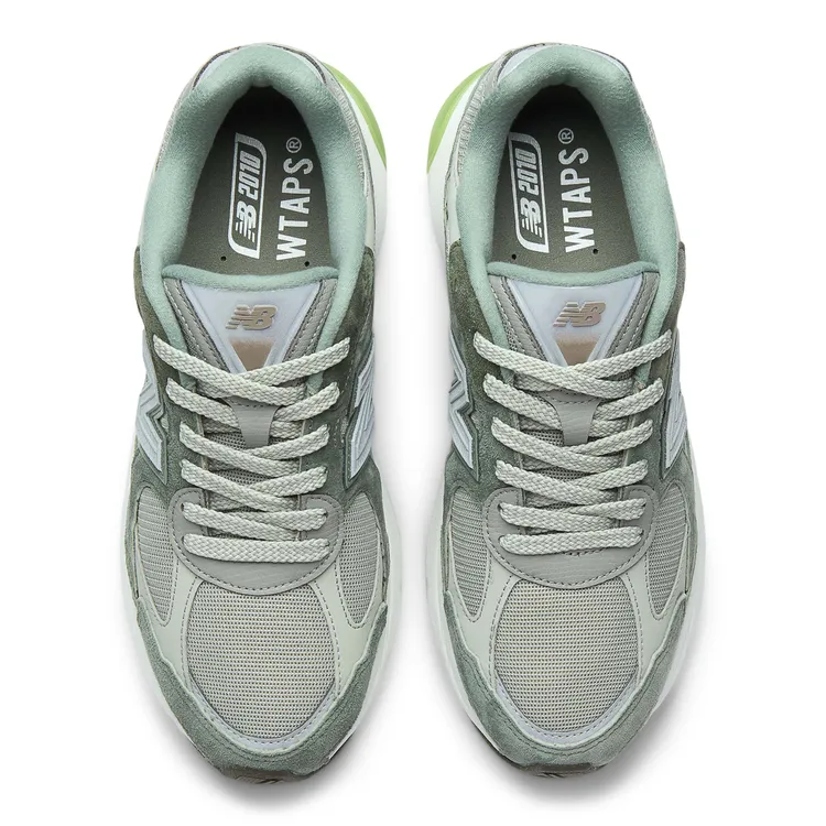 整雙鞋鞋款採用低調帥氣的灰綠色外觀。品牌提供