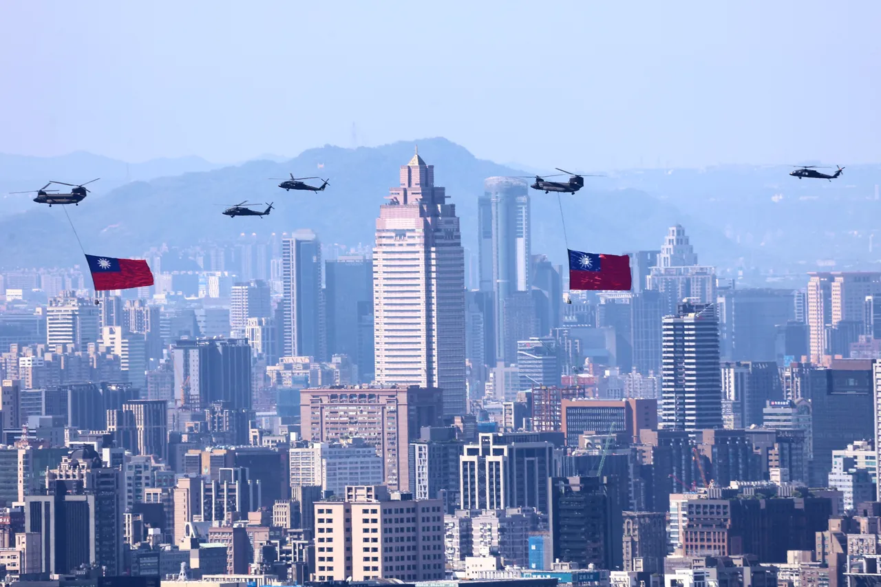 图辑|国庆表演精彩一瞬间 2巨幅国旗与台北101、新光三越同框