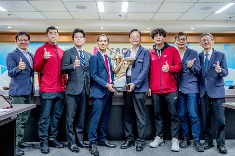 张善政表扬乐天桃猿荣获「2025中华职棒台湾大赛总冠军」。桃园市府提供