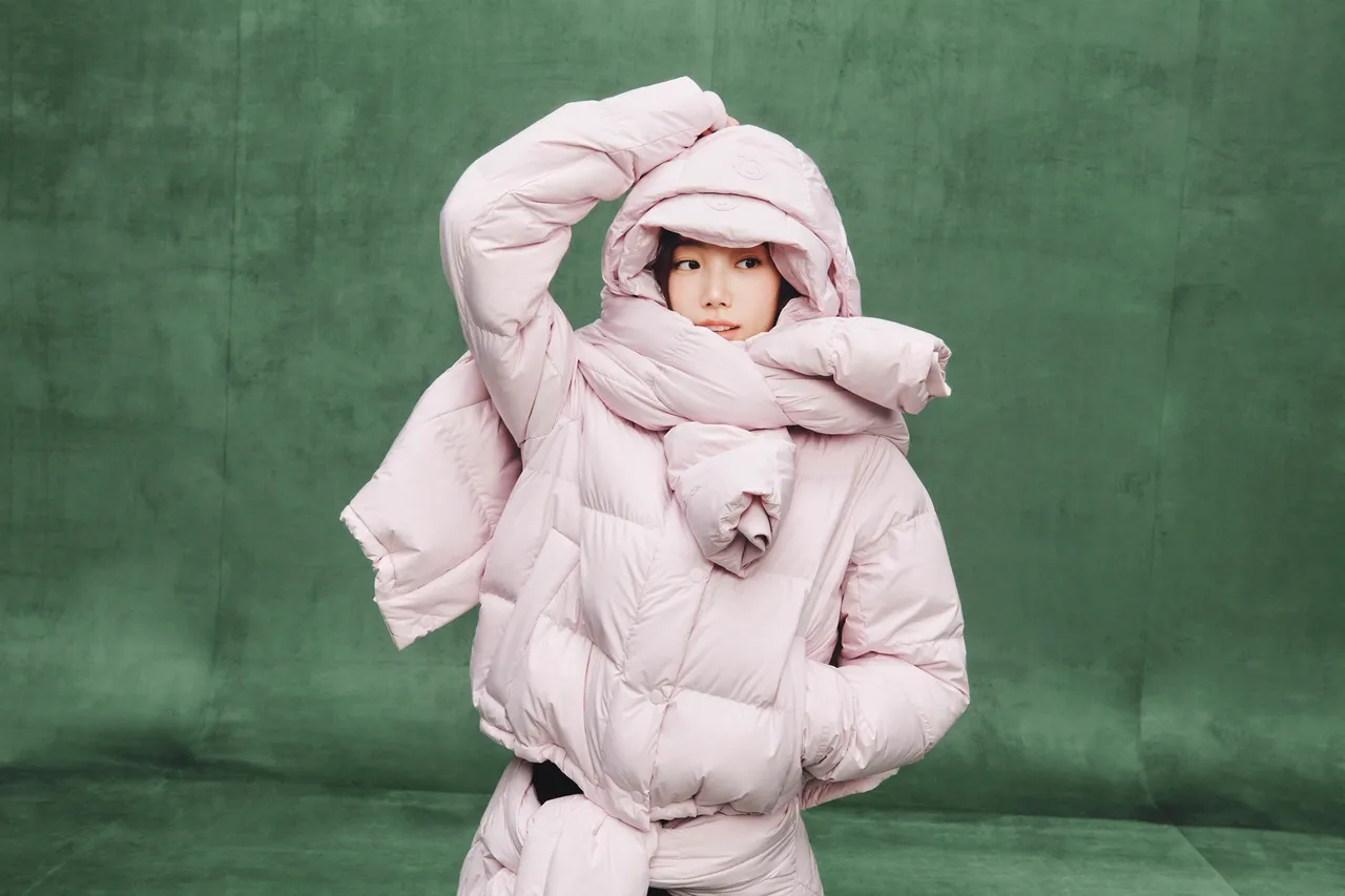 中村一叶穿著lululemon Wunder Puff 600-Down-Fill短版羽绒外套,8980元。品牌提供