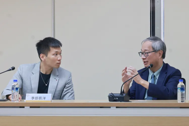 李遠（右）及李洋（左）為目前內閣成員中年紀最長及最輕者。文化部提供