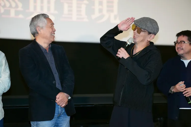 高捷（右）和杜篤之憶和顏正國的互動。彭欣偉攝