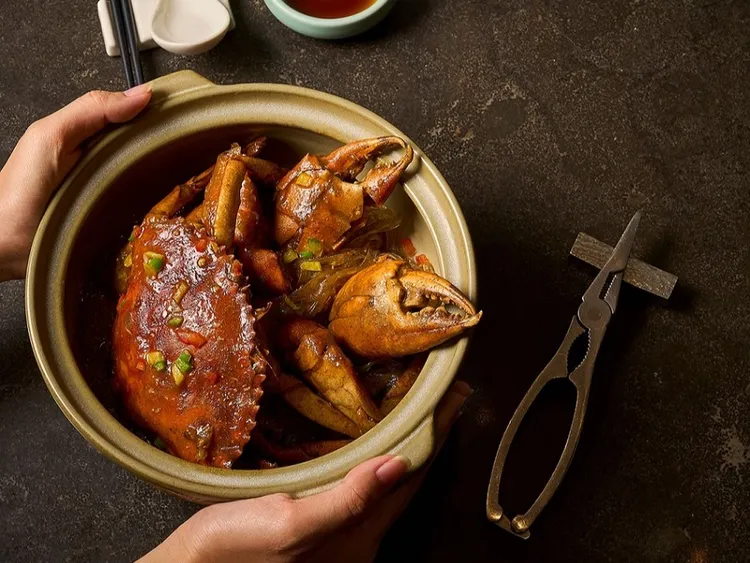 首推必嚐的「潮汕沙茶炒沙公」以沙茶風味為基底，每份2480元。新板希爾頓酒店提供