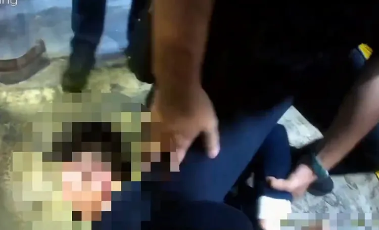 柯男遭壓制。警方提供