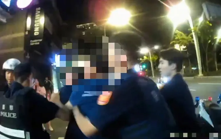 警方到場勸架。警方提供