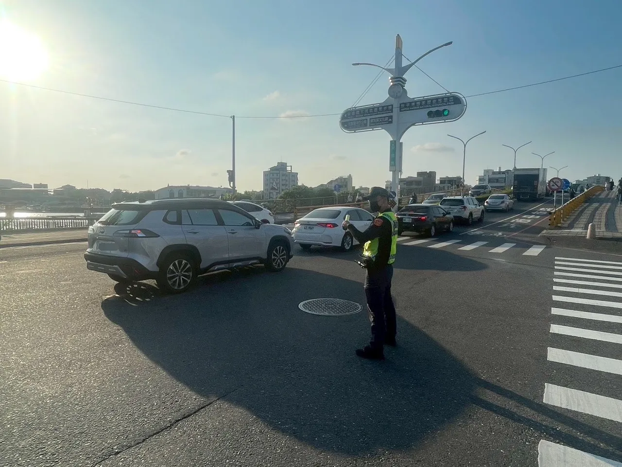 南市警提醒民众重点塞车路段,出游可提前或规划替代道路,或搭乘大众运输。南市府提供