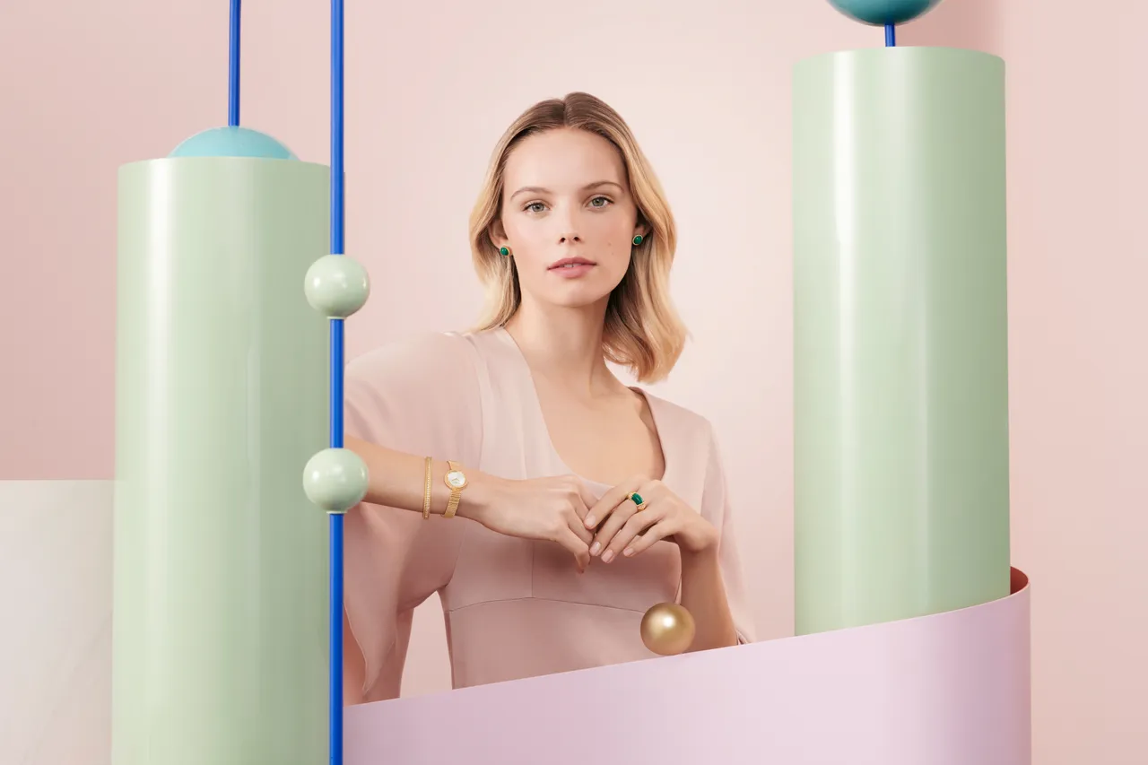 Van Cleef & Arpels Perlée配戴图。品牌提供