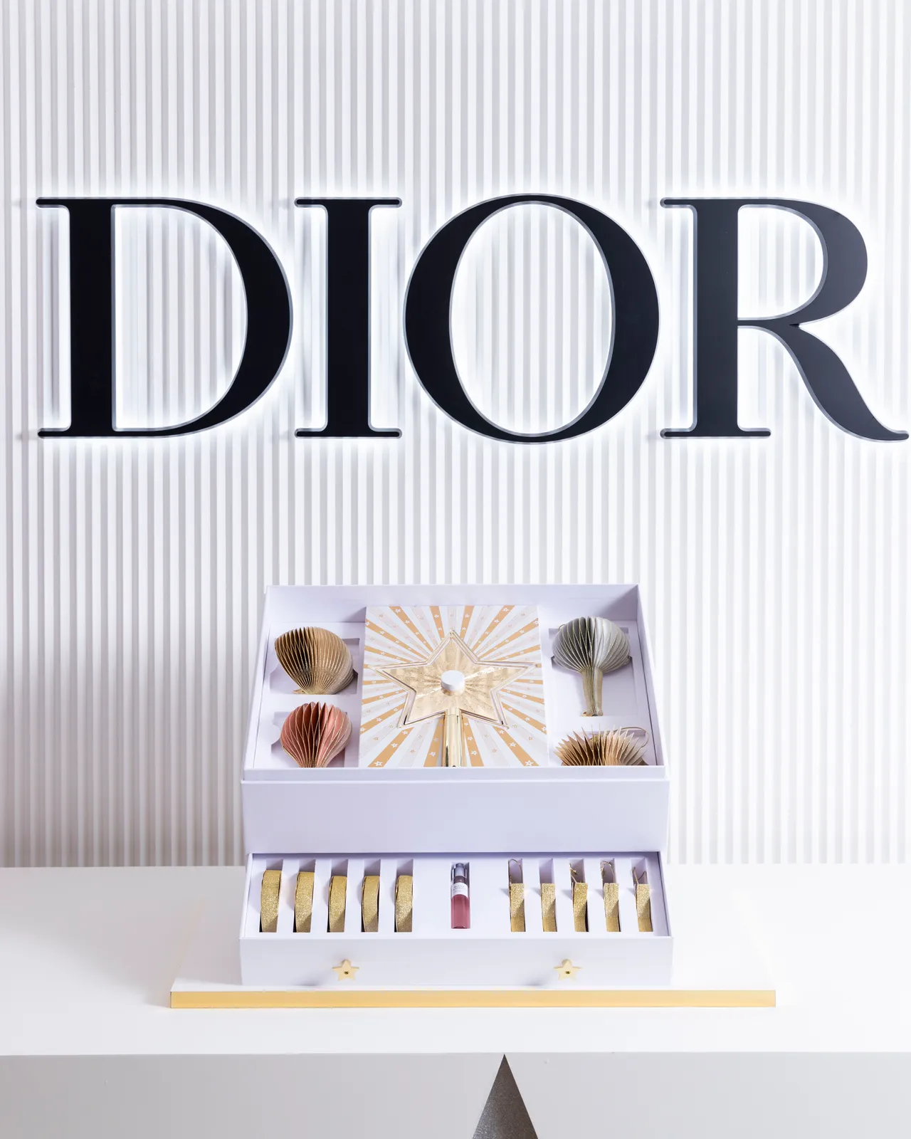 Dior香氛世家奇幻星愿圣诞挂饰,1万8000元。品牌提供