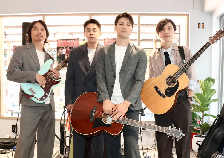 「鳳小岳&壓克力柿子」集體亮相。莊宗達攝