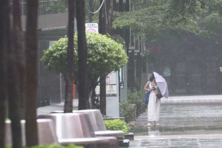 「我家在紅色區塊內！」不只雨不小　鄭明典：風場變了