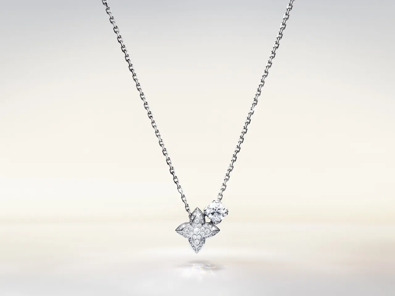 微风信义 Louis Vuitton 新品上市 Diamonds双吊坠 价格店洽