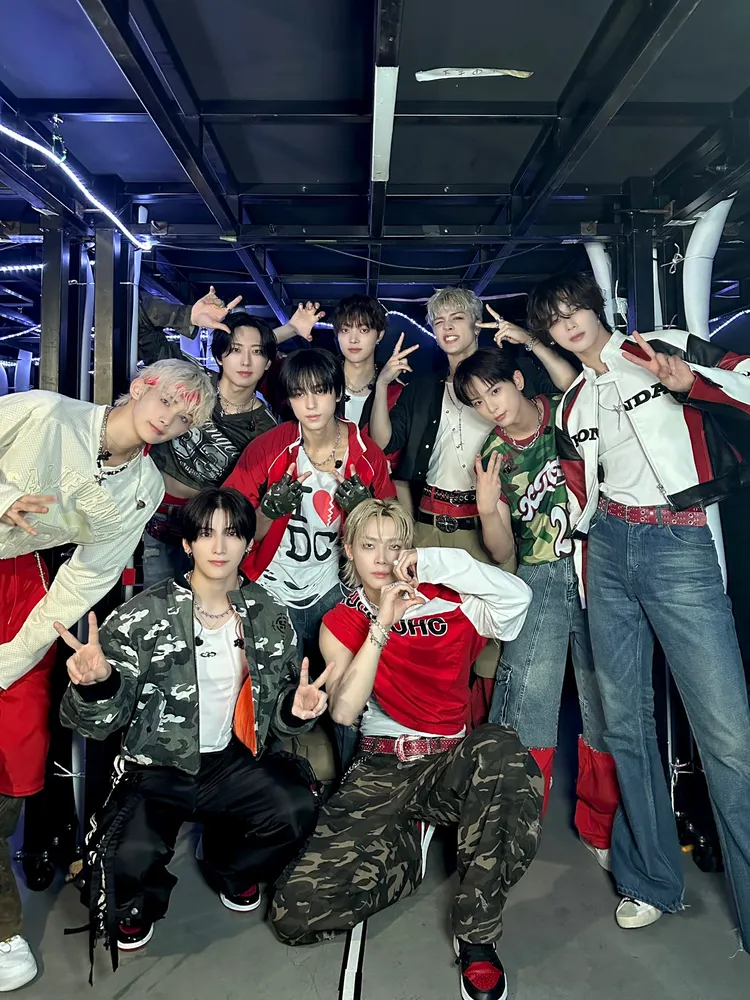 &TEAM 9月3日在橫濱舉行見面會，NICHOLAS（王奕翔，前排右）表演時腳受傷。翻攝&TEAM X