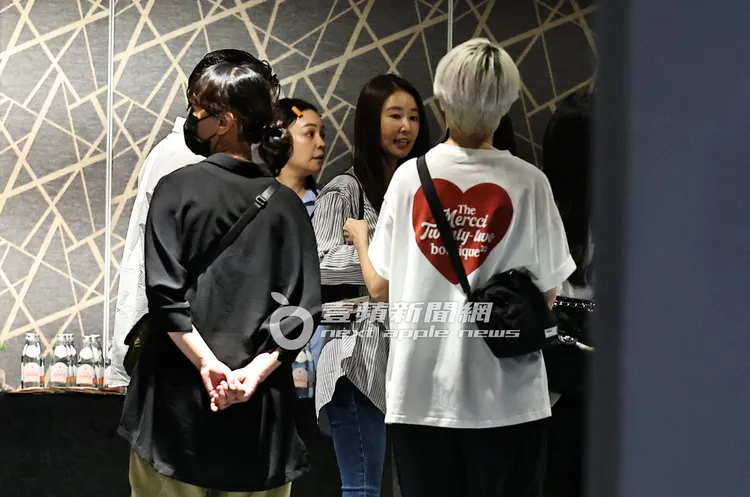 林心如（中）素顏到場，蕭敬騰（左）與Summer一同前來。特勤中心攝