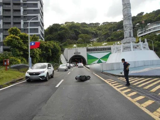 基隆騎士誤闖國道1號!追撞BMW「人車噴飛」慘送醫