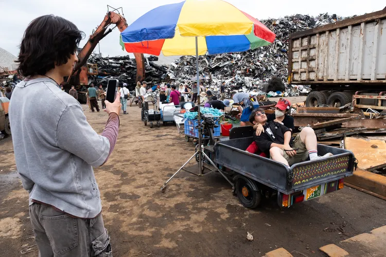 監製張艾嘉與導演龔兆平親自排練片中橋段，許光漢在旁側拍。甲上提供