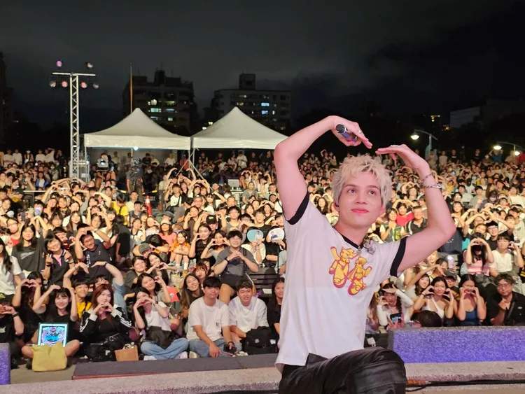 迎接即將到來的中秋佳節，永和星光派對3日晚上舉辦熱鬧非凡。公所提供