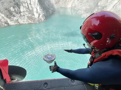 马太鞍溪上游堰塞湖安装小型水位观测浮标 仍维持红色警戒