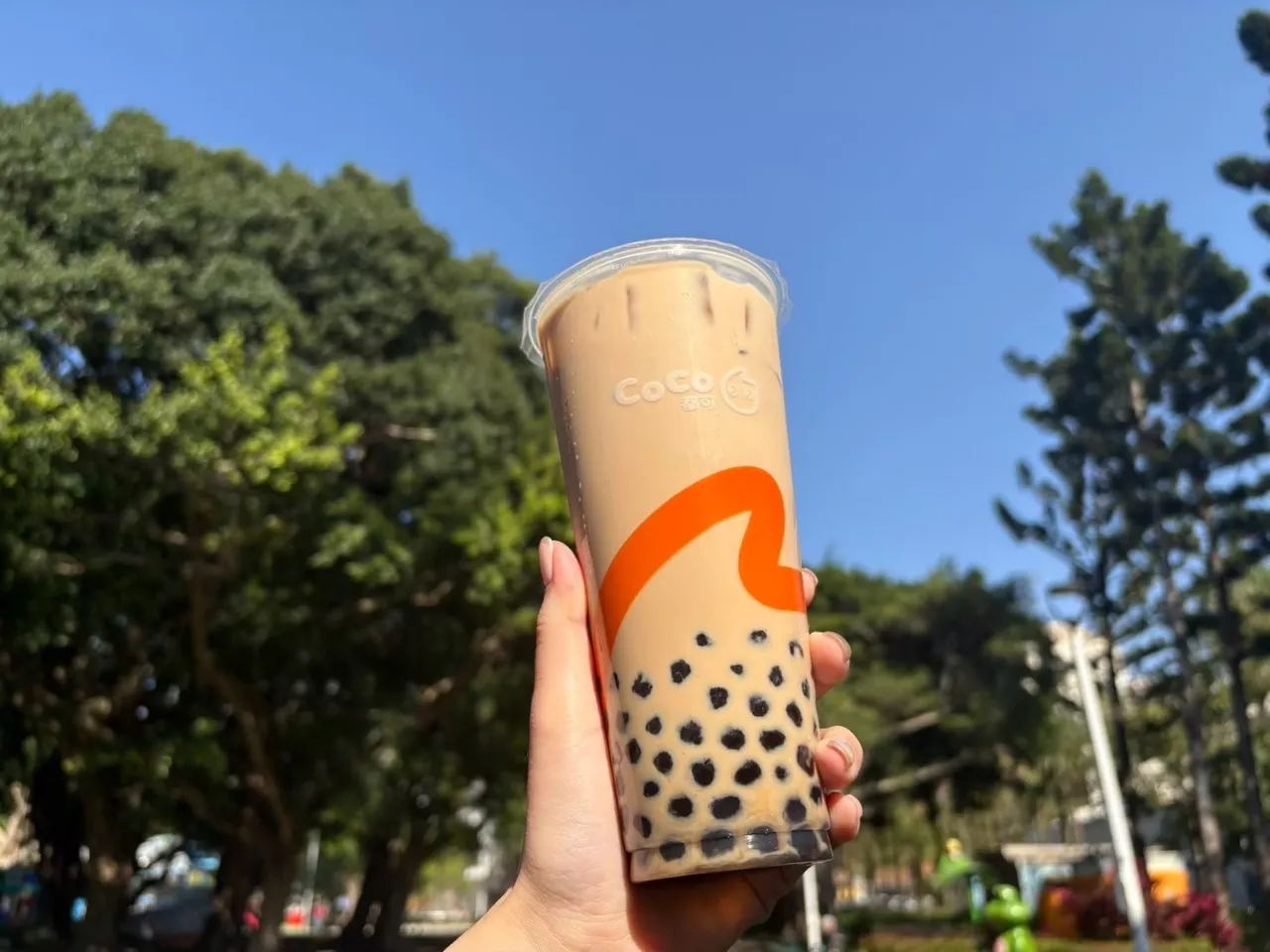 今(8日)推出好友日优惠,打开官方Line帐号即可领券享优惠,可享购买大杯珍珠奶茶买1送1。CoCo都可提供