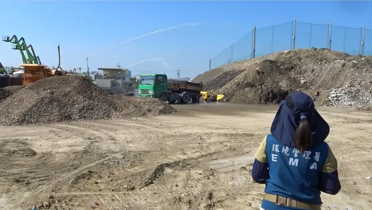 檢方率相關單位至土資場執行搜索。橋檢提供