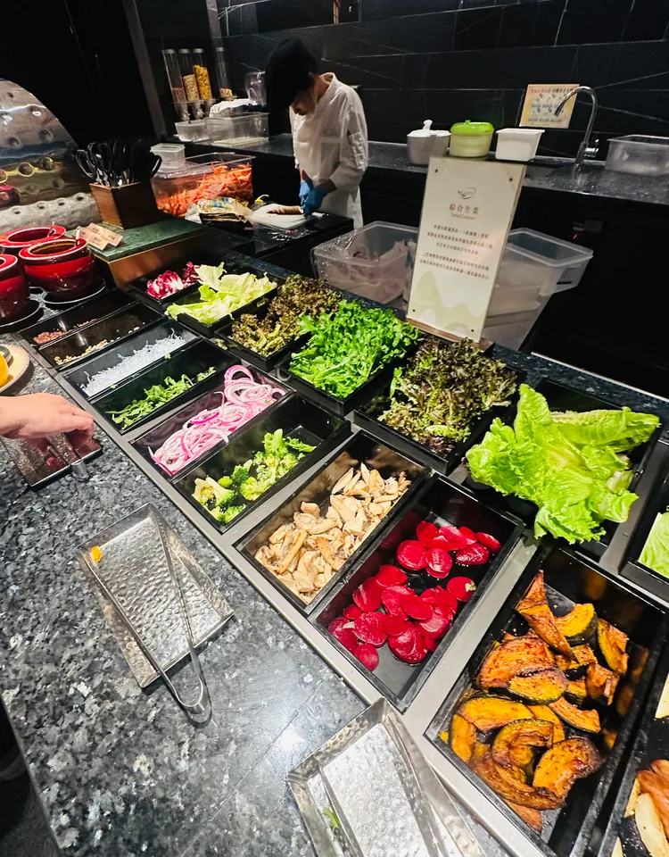 潘迎紫昨享用的自助蔬菜區。林丞偉攝