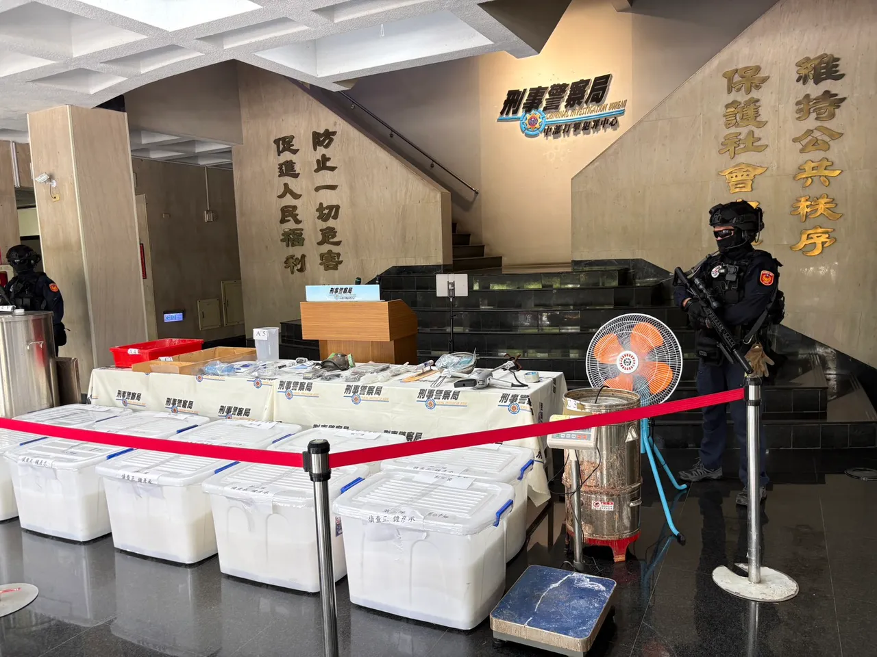现场查获K他命成品628公斤及半成品1228公斤,初步估算市价高达15亿元。民众提供
