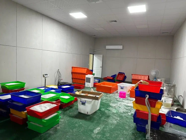 現場起出大批K毒及製毒工具。民眾提供