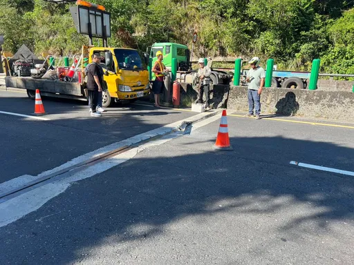 一早塞爆!台62线伸缩缝竟成「爆胎暗器」 害20多辆车抛锚