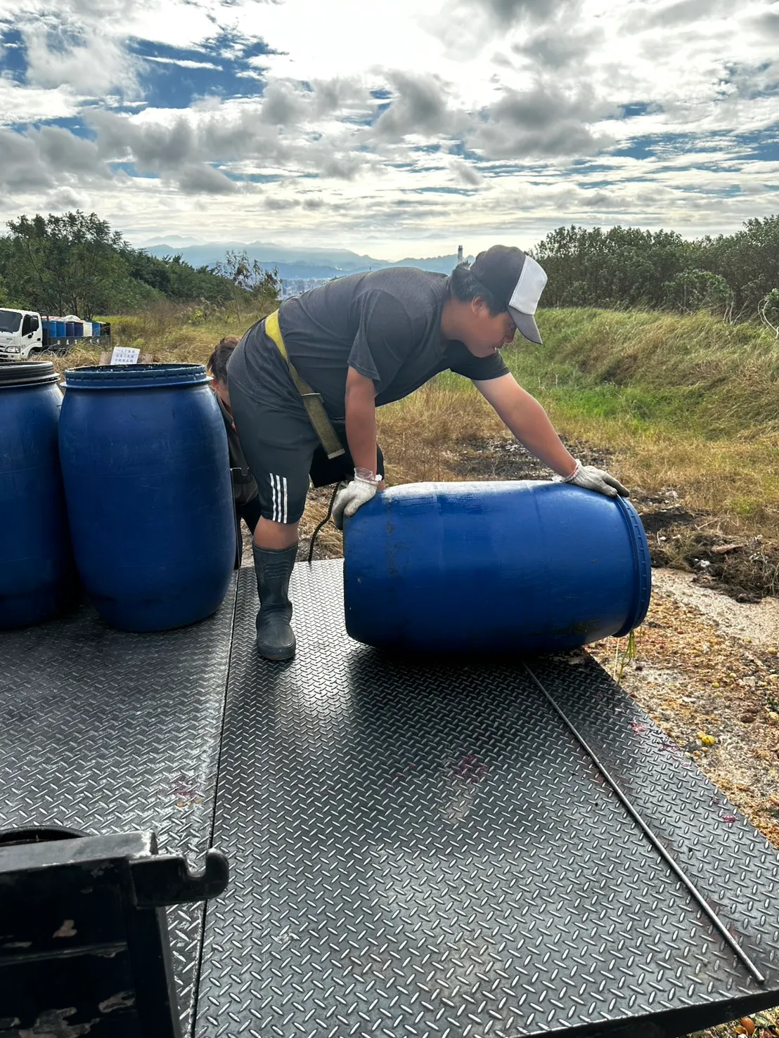 非洲猪瘟爆发后，厨余去化成为一大问题。翻摄中市议员何文海脸书