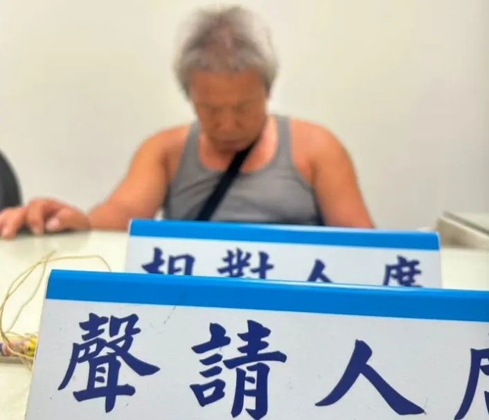 阿北被网友爆出原来是偷内衣的惯犯,之前出庭还睡翻,承诺要分期赔款也没做到。翻摄自Threads