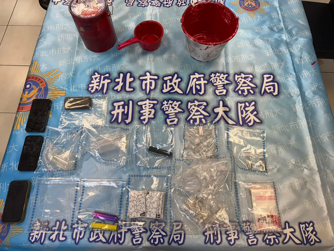 警方本月再展开拘提行动逮捕8人,查扣相关赃证物。翻摄画面