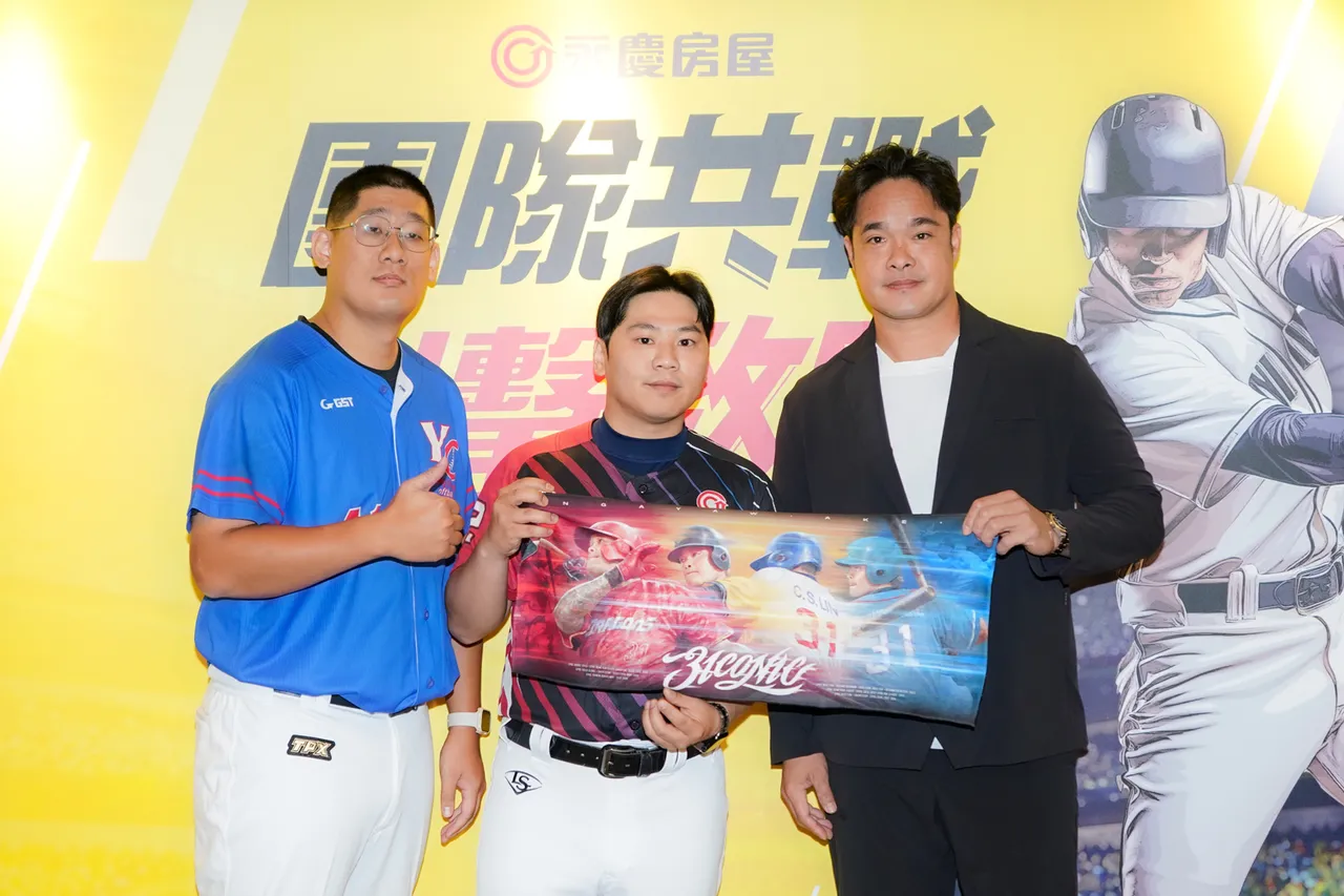从棒球转换跑道到永庆房屋的陈逸轩(左)表示,林智胜坚持求胜的态度,就是他的榜样。永庆房产集团提供