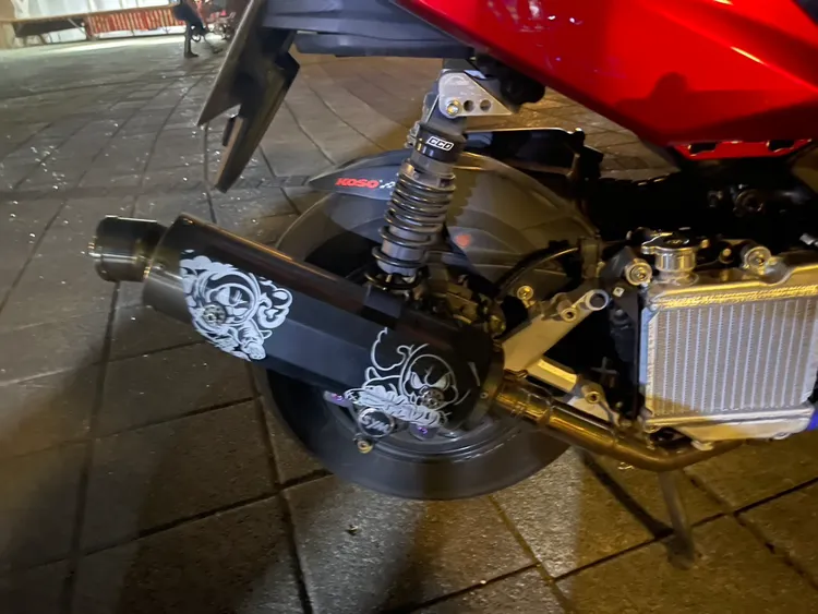 稽查噪音車。桃園警分局提供