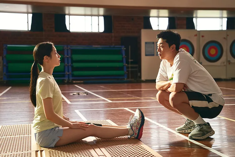 多賢（左）自爆李信盈很愛逗她笑。原創娛樂提供