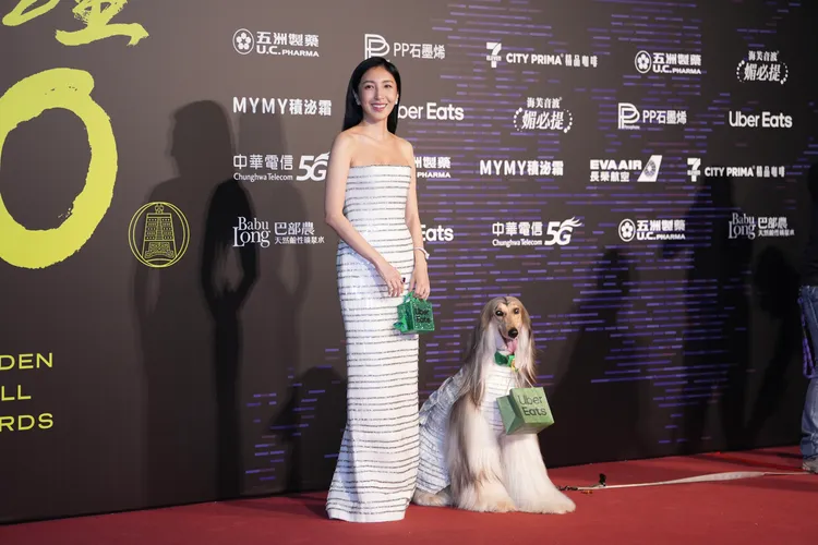 楊謹華和狗明星在紅毯喜相逢。攝影中心攝