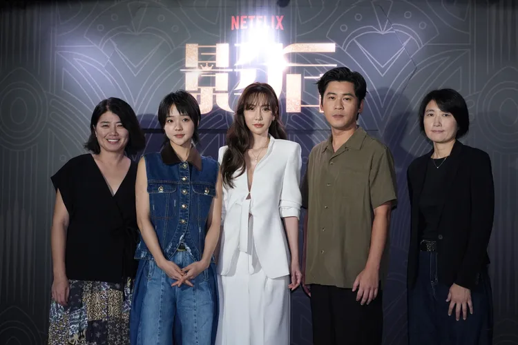 嚴藝文（左起）、林廷憶、曾莞婷、黃迪揚、丁長鈺出席入圍派對。彭欣偉攝