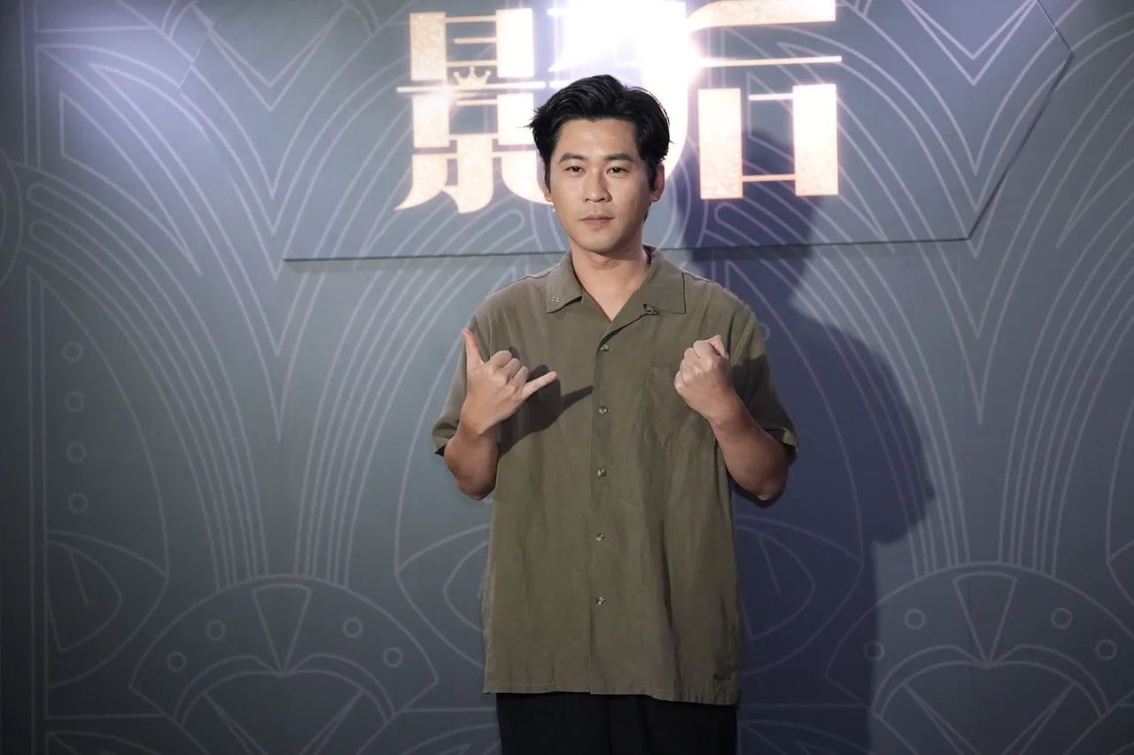 黄迪扬为红毯主持焦头烂额,都忘了自己双料入围。彭欣伟摄