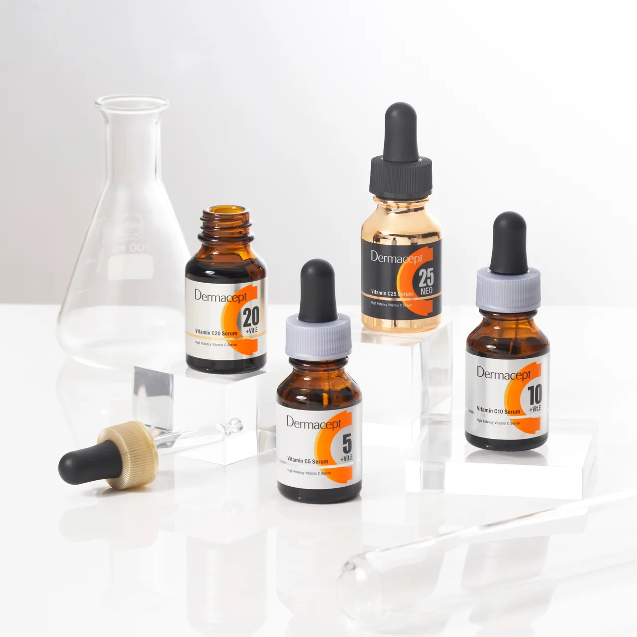 Dermacept维他命C精华,C25(12ml/3350元);C20(15ml/2700元);C10(12ml/1450元、26ml/2450元);C5(12ml/1090元)。品牌提供