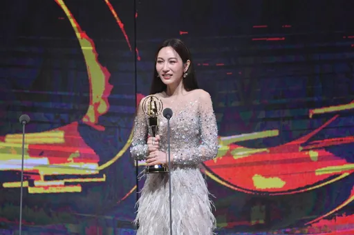 曾莞婷出道27年首獲獎痛哭 曾想退出演藝圈:這條路很難走