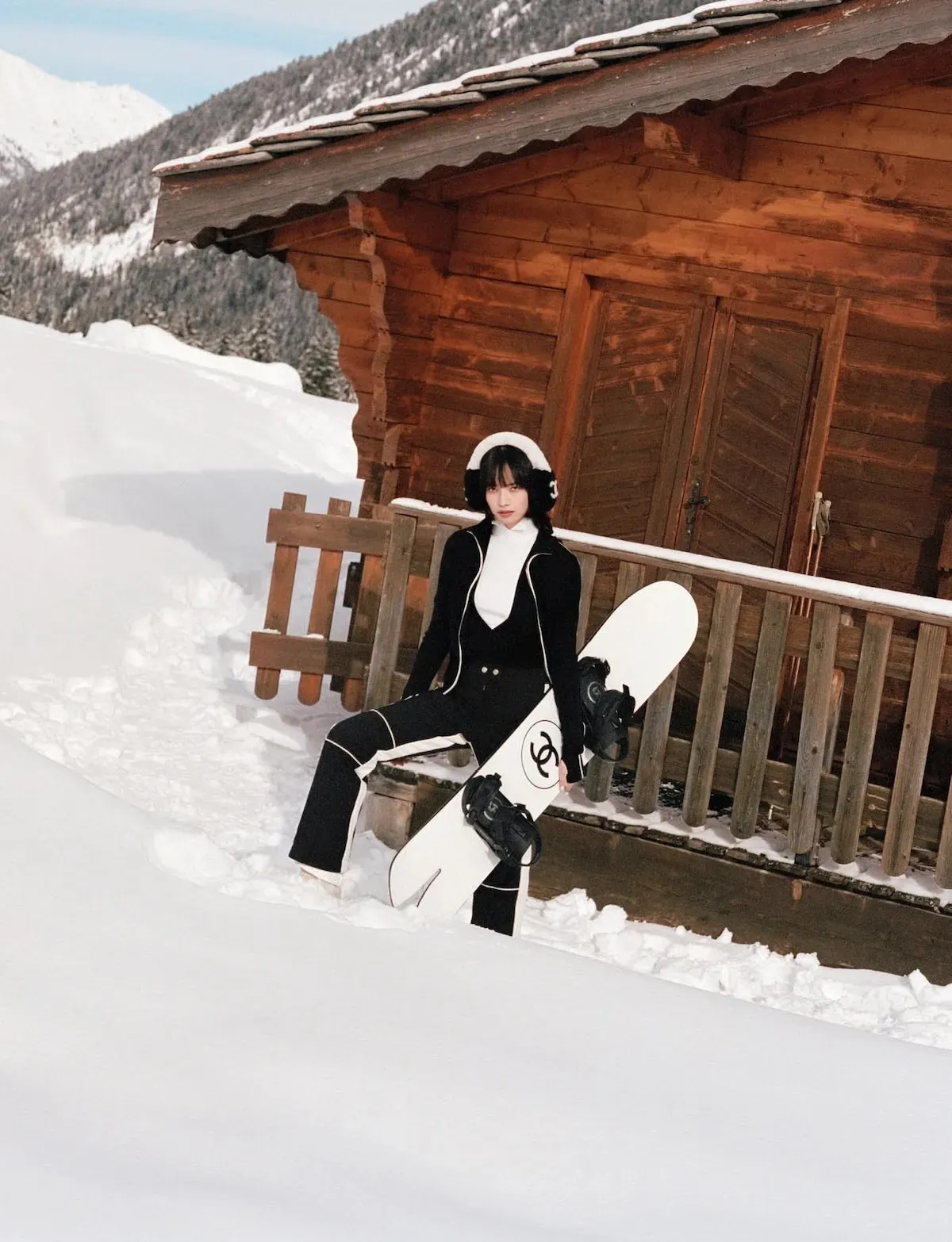 小松菜奈演绎香奈儿全新COCO NEIGE系列。品牌提供