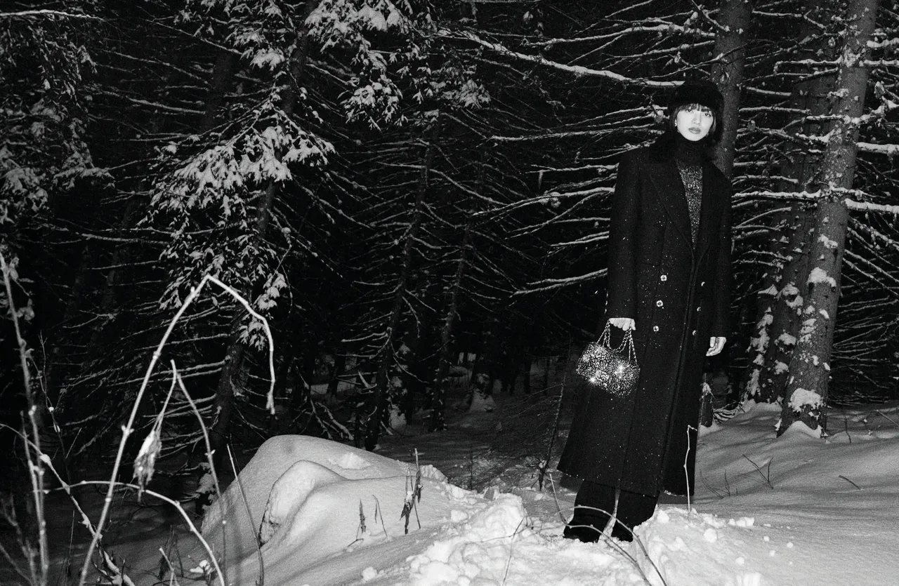 小松菜奈演绎香奈儿全新COCO NEIGE系列。品牌提供